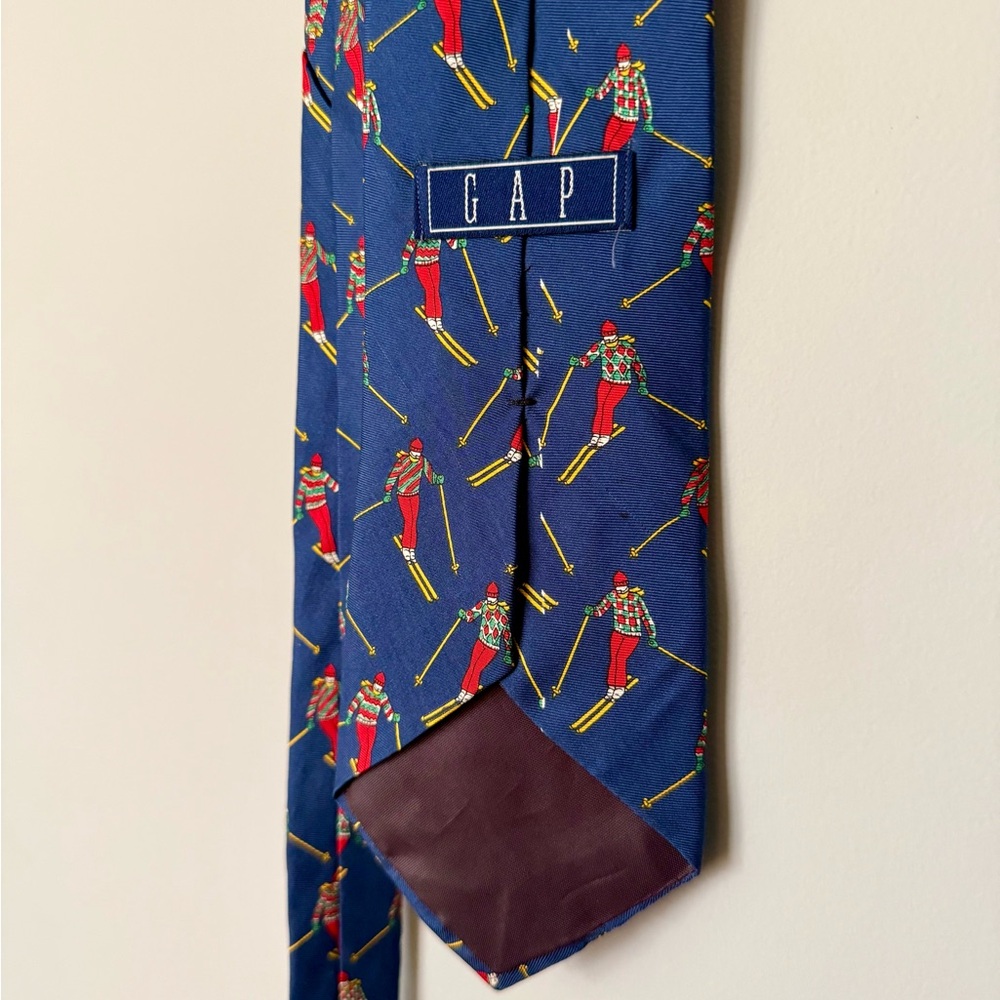 GAP Men's Navy Blue Ski Skiing Winter Pattern Silk Tie Vintage Throwback Retro